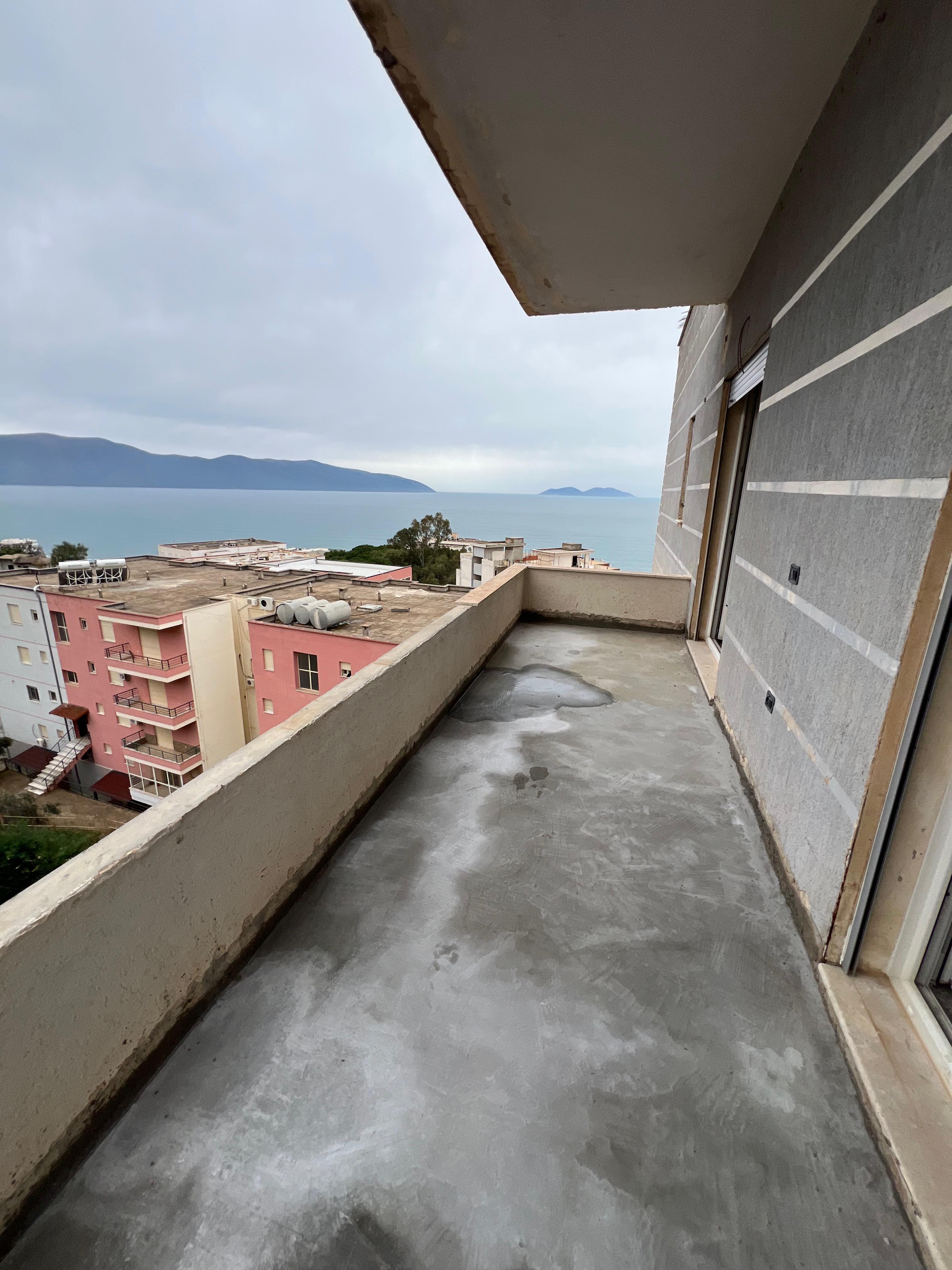 Shitet apartament 2+1+2 ne Vlore me pamje nga Deti