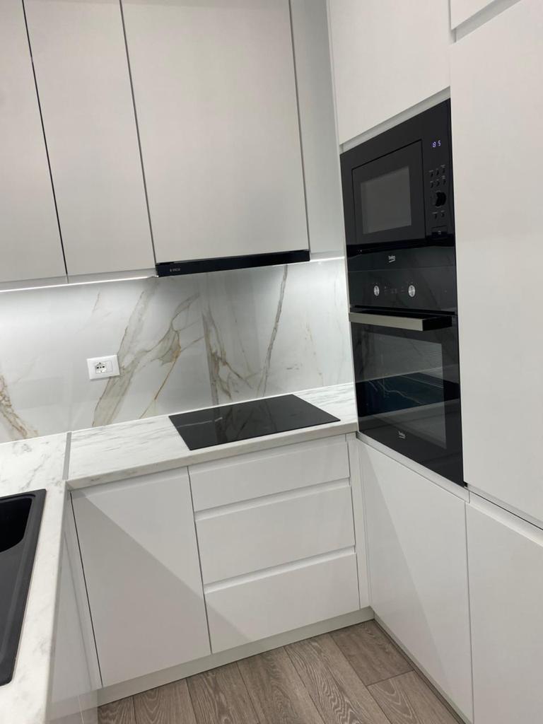 Shitet apartament 2+1  ne Vlore