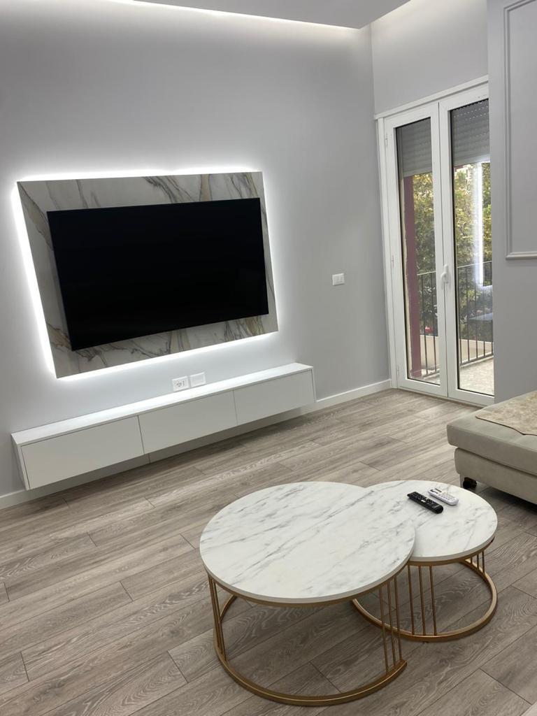 Shitet apartament 2+1  ne Vlore