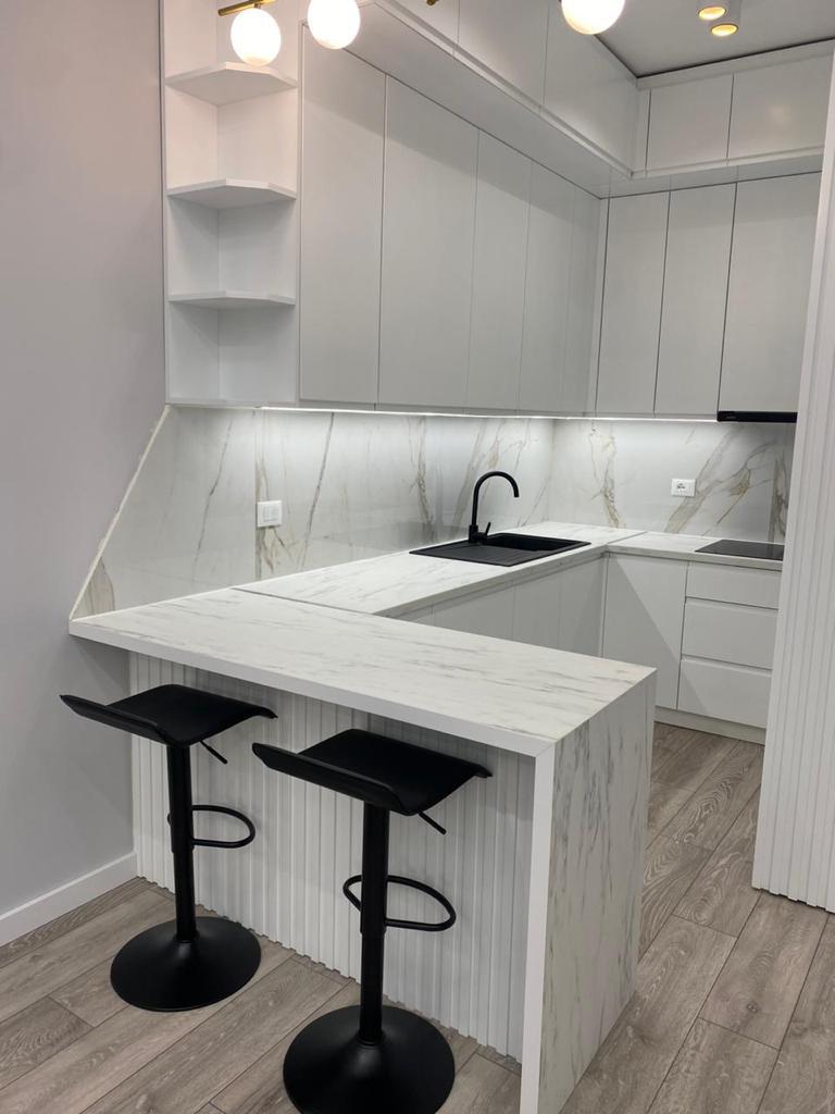 Shitet apartament 2+1  ne Vlore