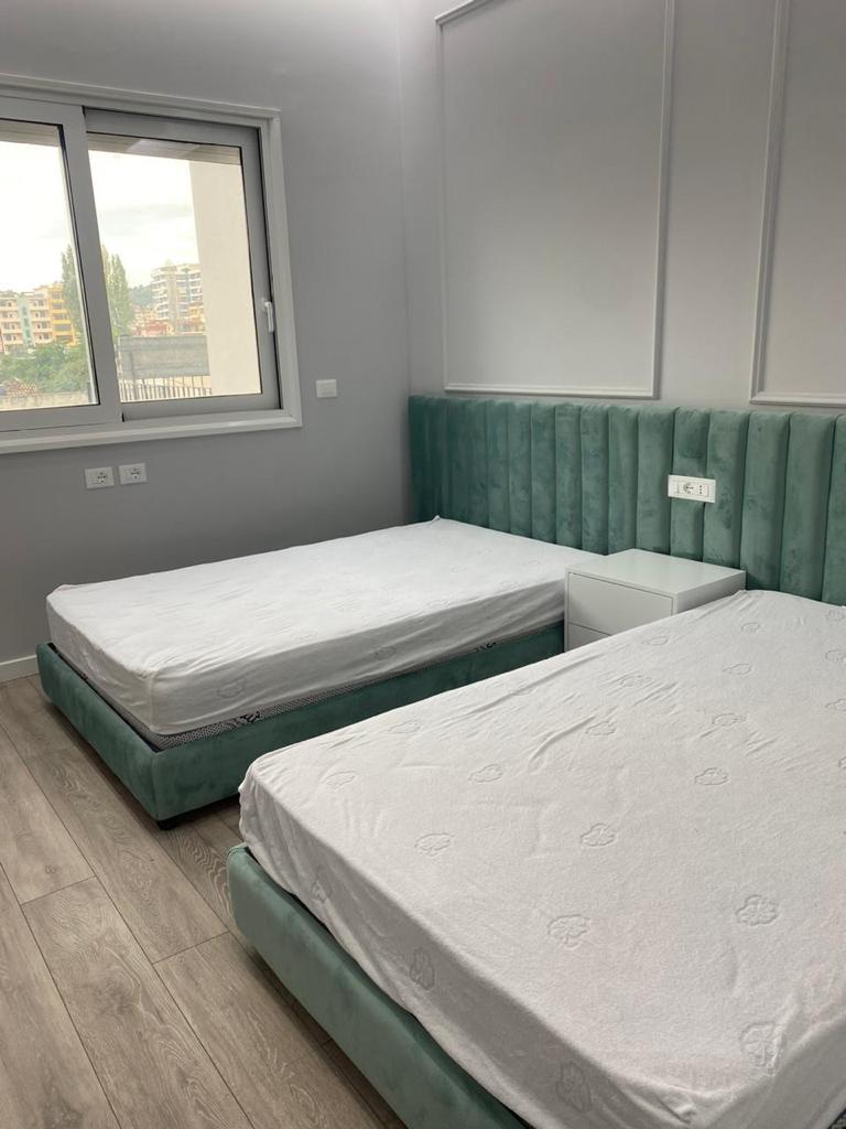 Shitet apartament 2+1  ne Vlore