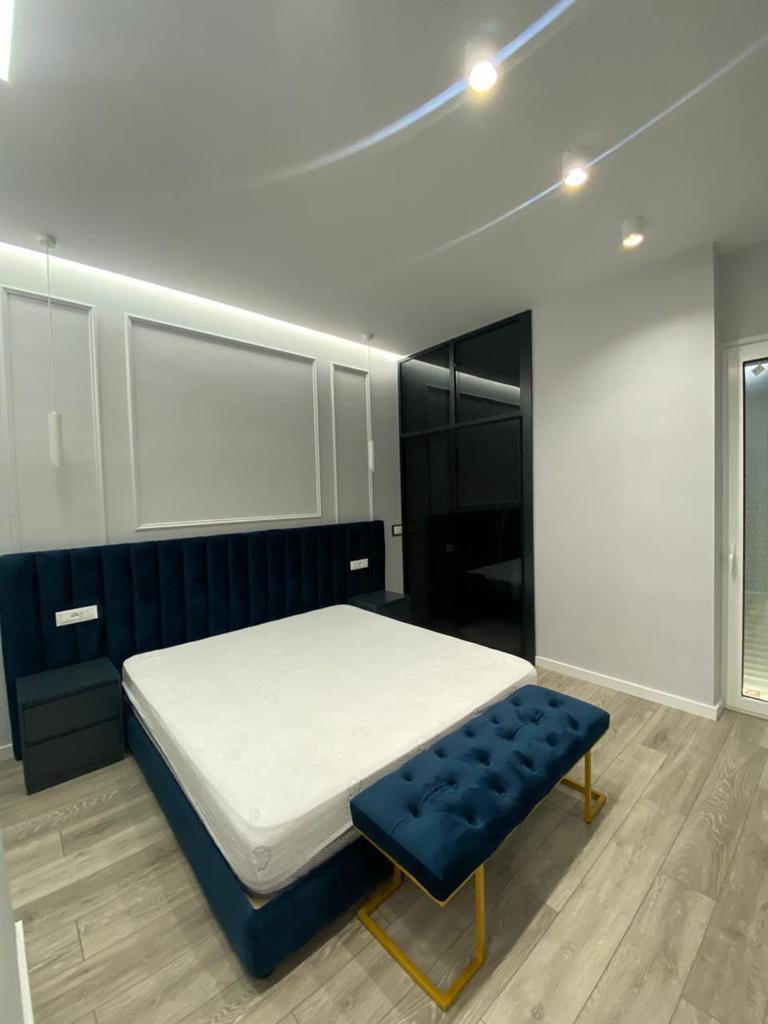Shitet apartament 2+1  ne Vlore