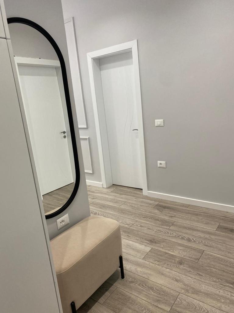 Shitet apartament 2+1  ne Vlore