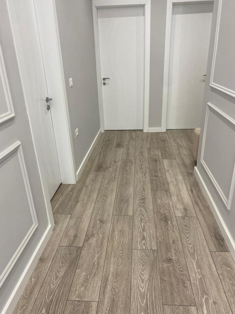 Shitet apartament 2+1  ne Vlore