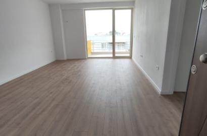 Shitet apartament 1+1 ne Fresk