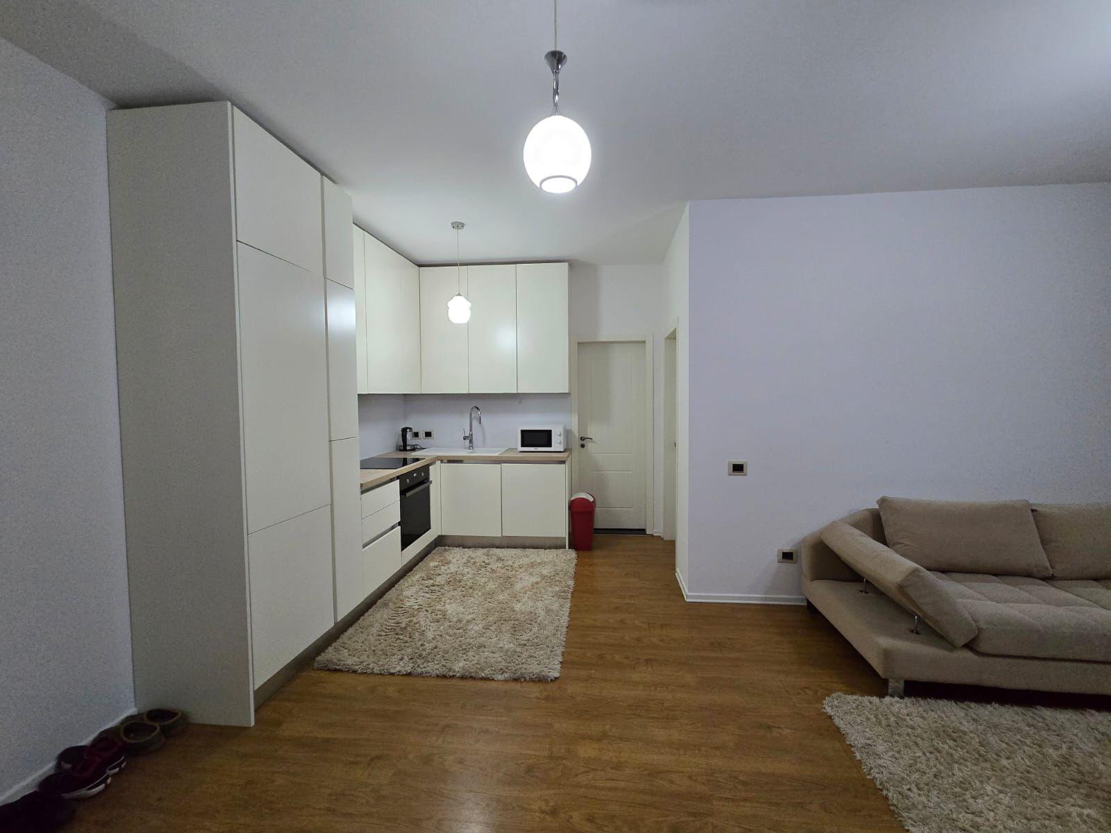 Jepet me qera apartament 1+1 tek Liqeni i Thate.