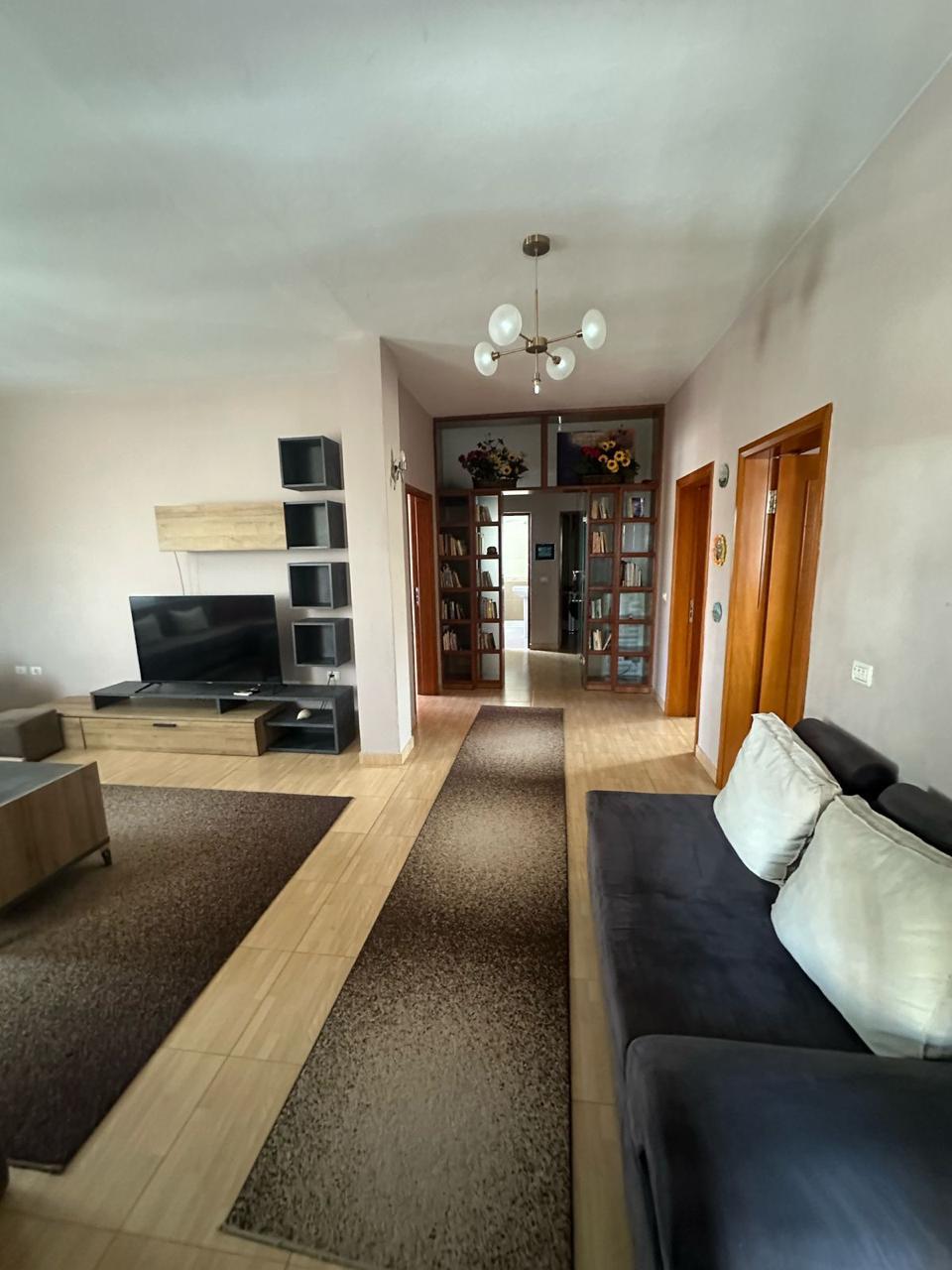 Jepet me qera apartament 3+1 tek Siri Kodra