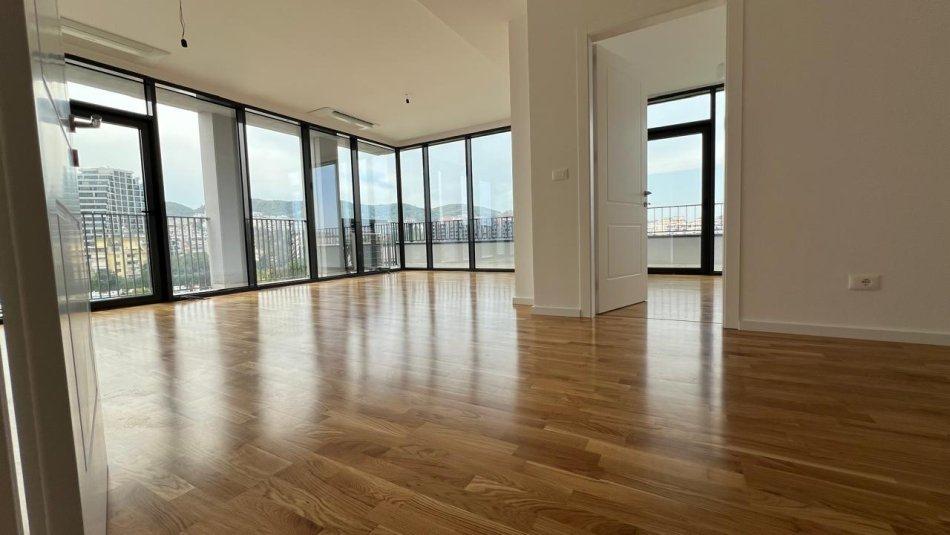 Jepet me qera ambjent zyre te Lake View