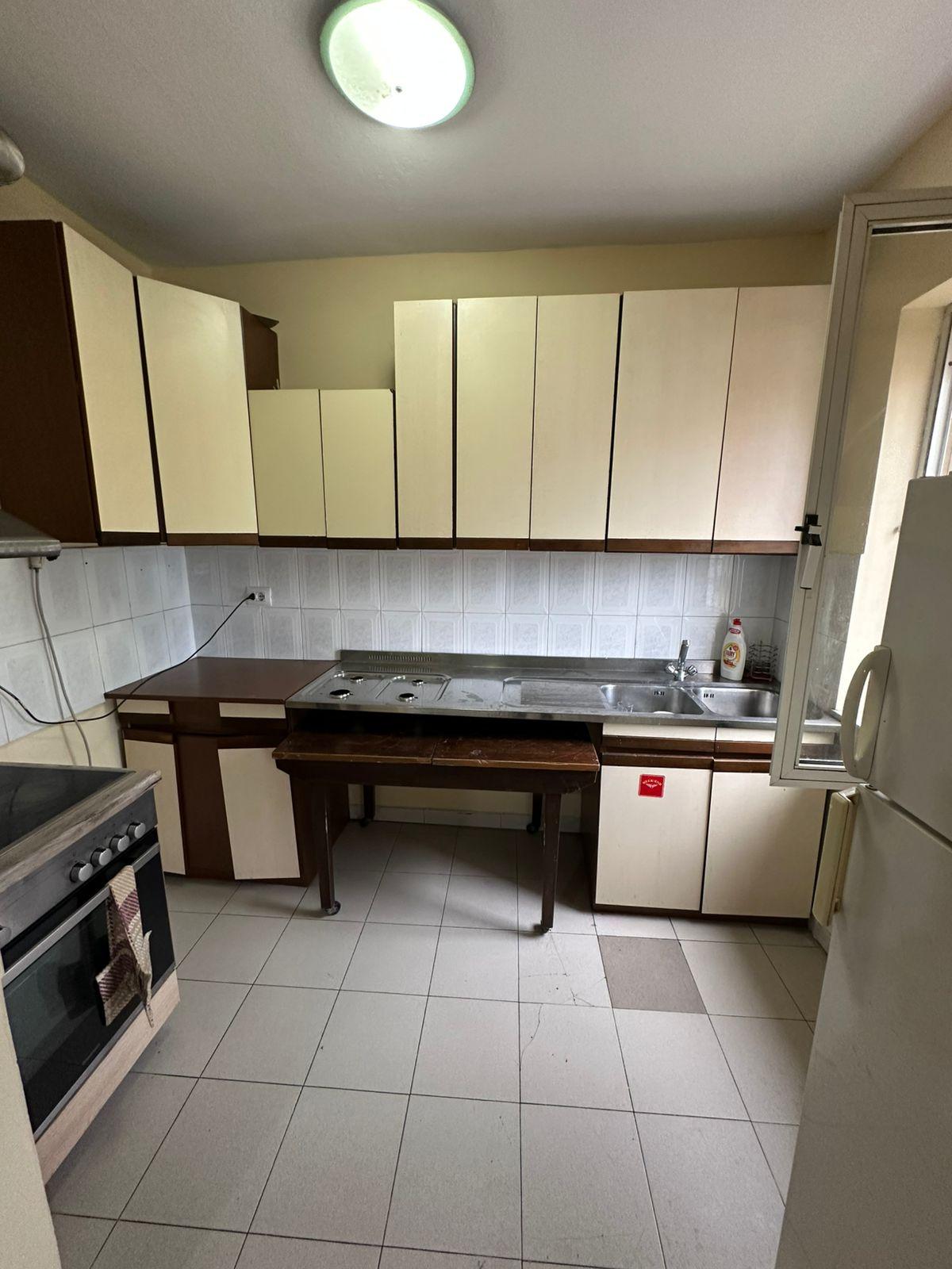 Jepet me qera apartament 2+1 te Bulevardi Zogu 1