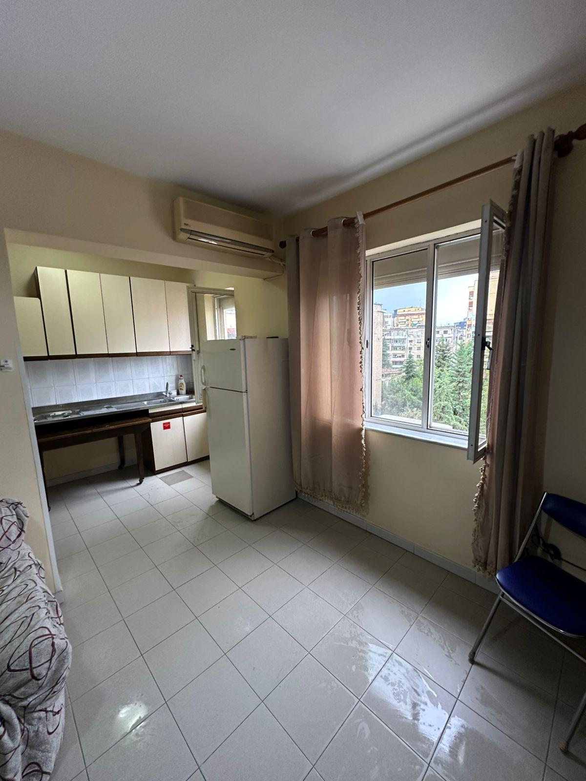 Jepet me qera apartament 2+1 te Bulevardi Zogu 1