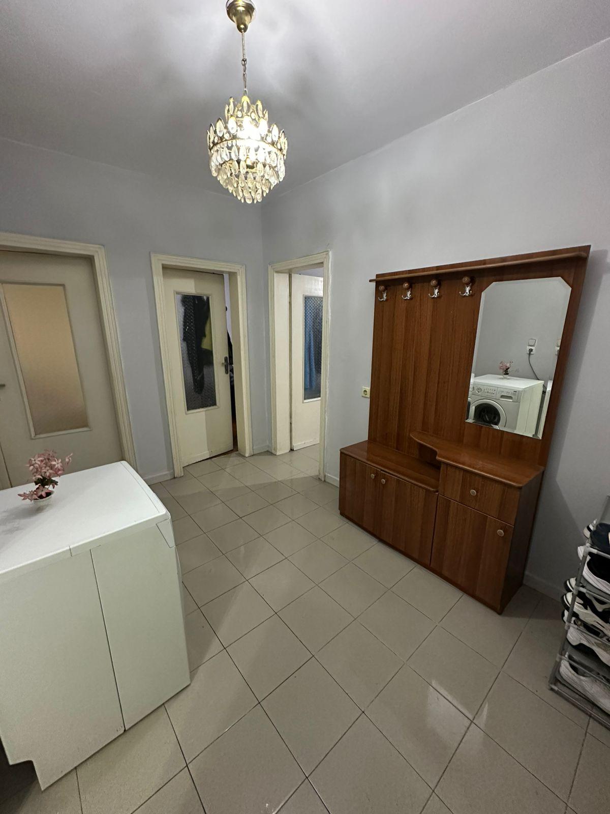 Jepet me qera apartament 2+1 te Bulevardi Zogu 1