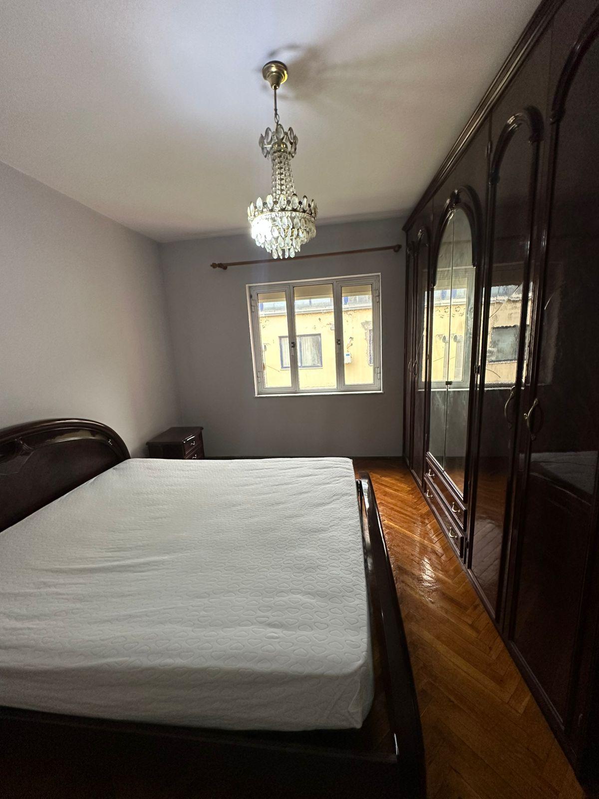 Jepet me qera apartament 2+1 te Bulevardi Zogu 1