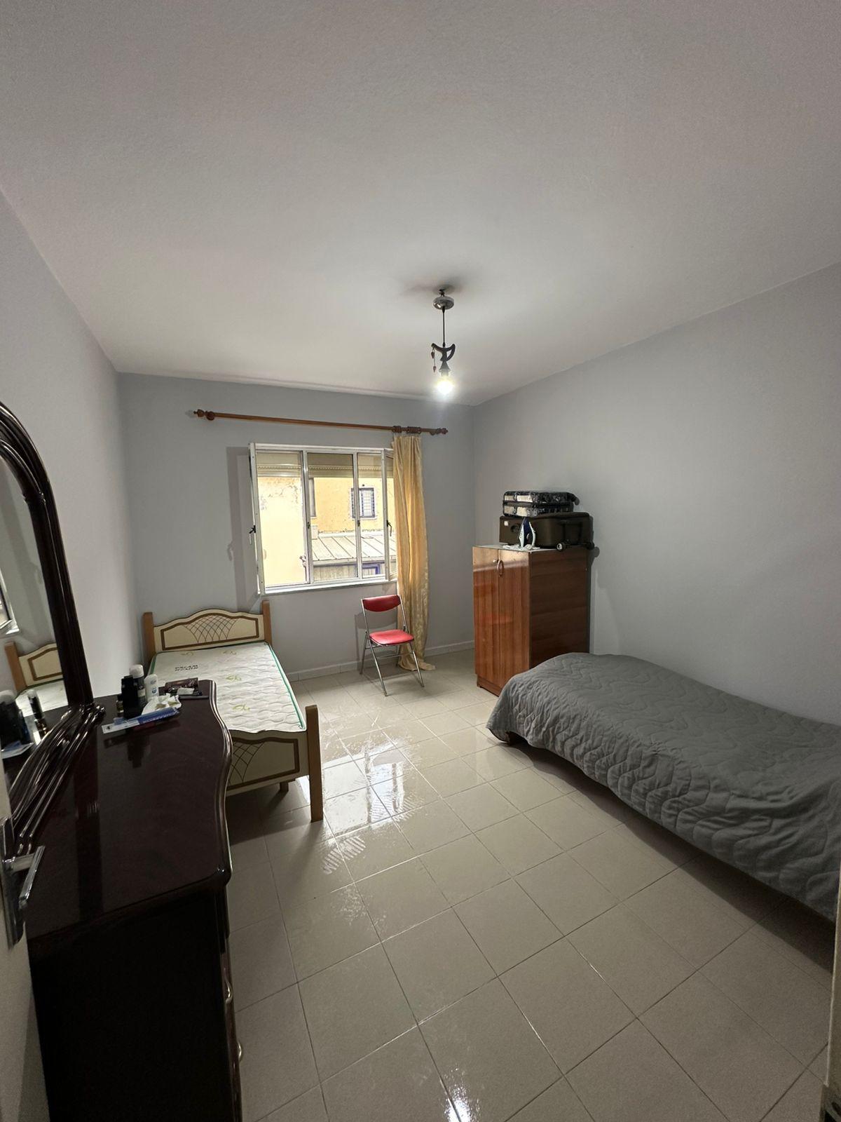Jepet me qera apartament 2+1 te Bulevardi Zogu 1