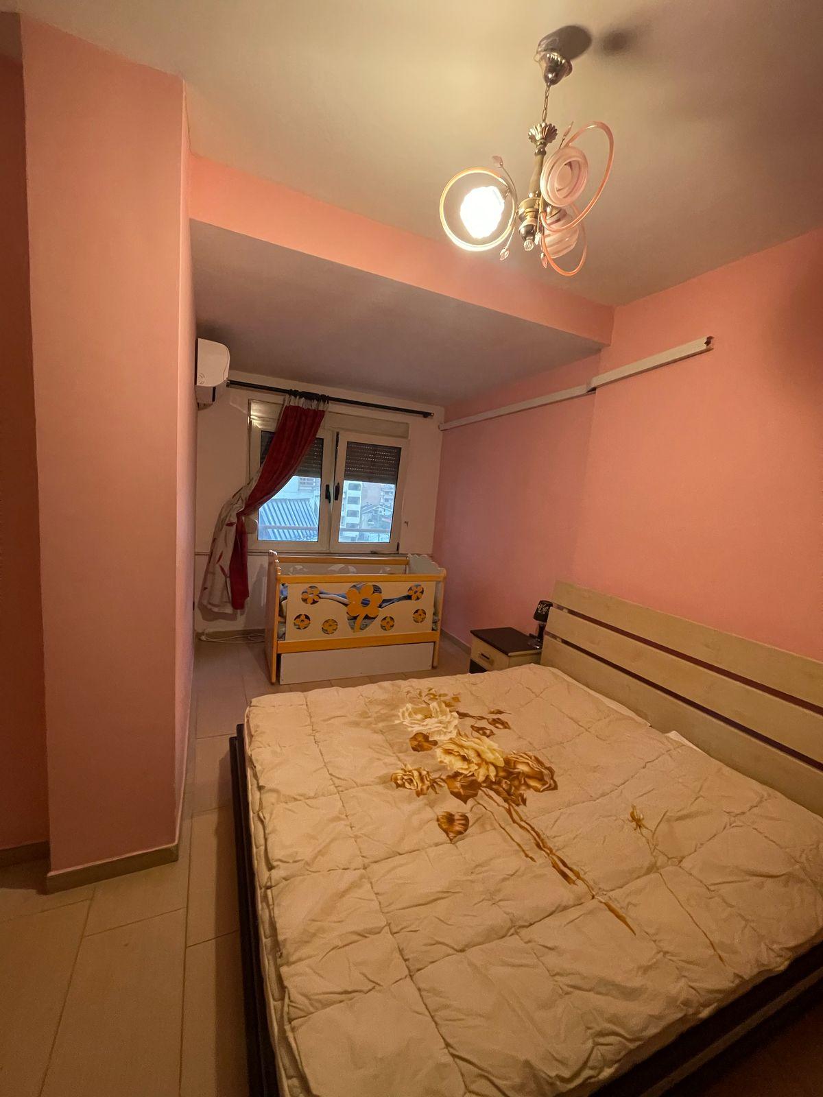 Jepet me qera  apartament 3+1+2 ne Ali Demi