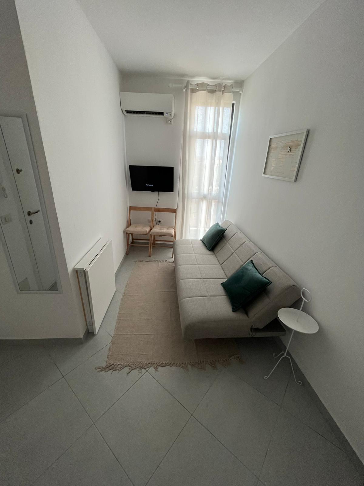 Jepet me qera apartament 1+1 tek Rruga e Dibres