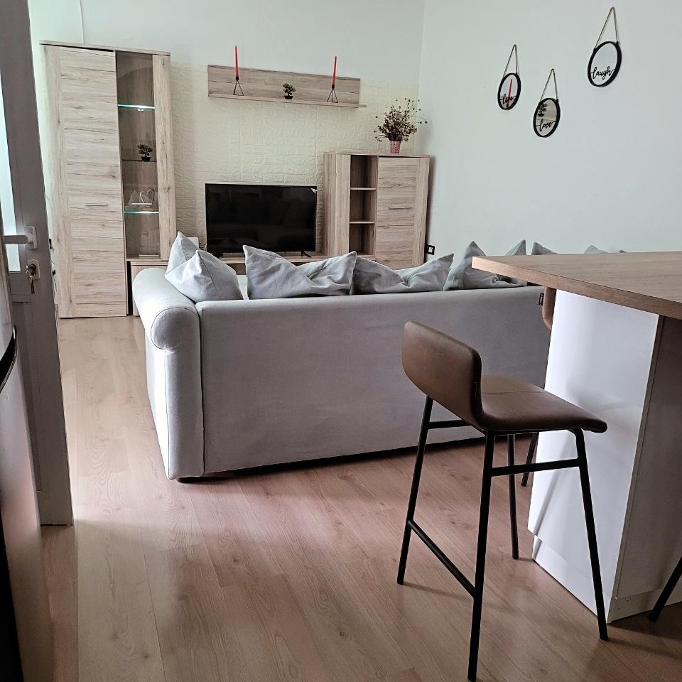 Jepet me qera apartament 1+1 ne Ali Dem.