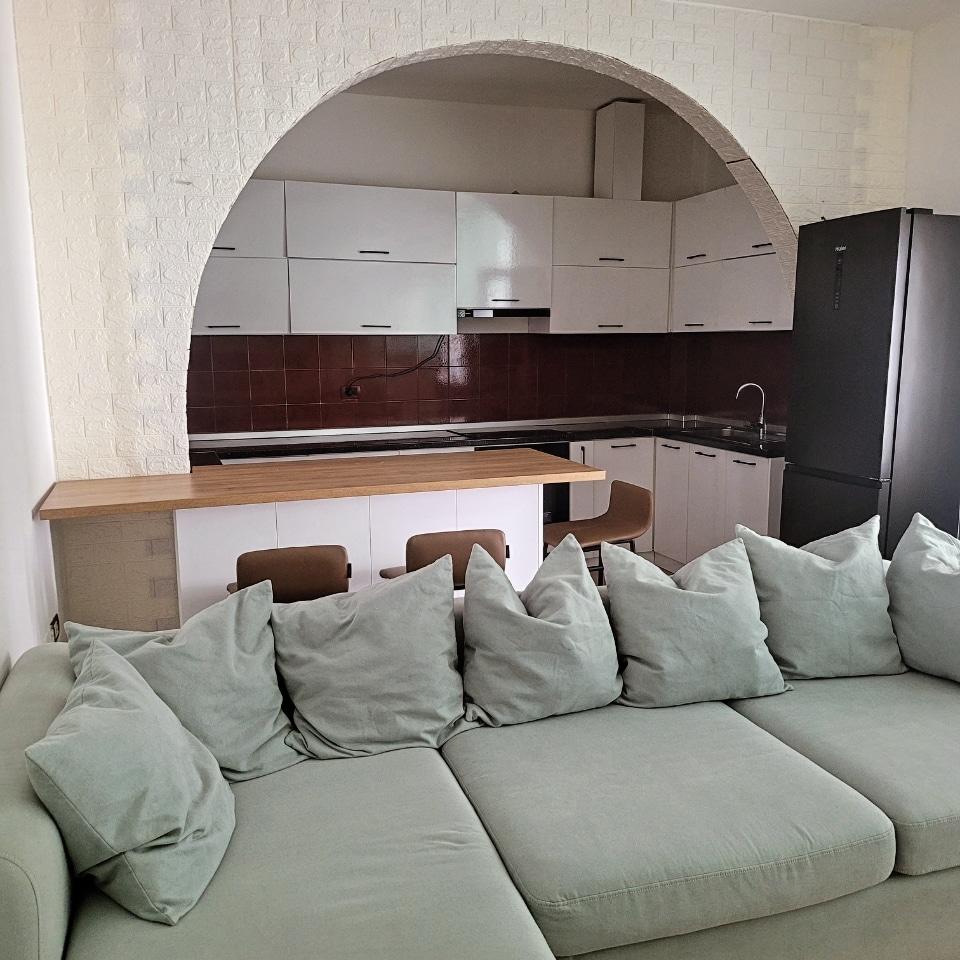 Jepet me qera apartament 1+1 ne Ali Dem.