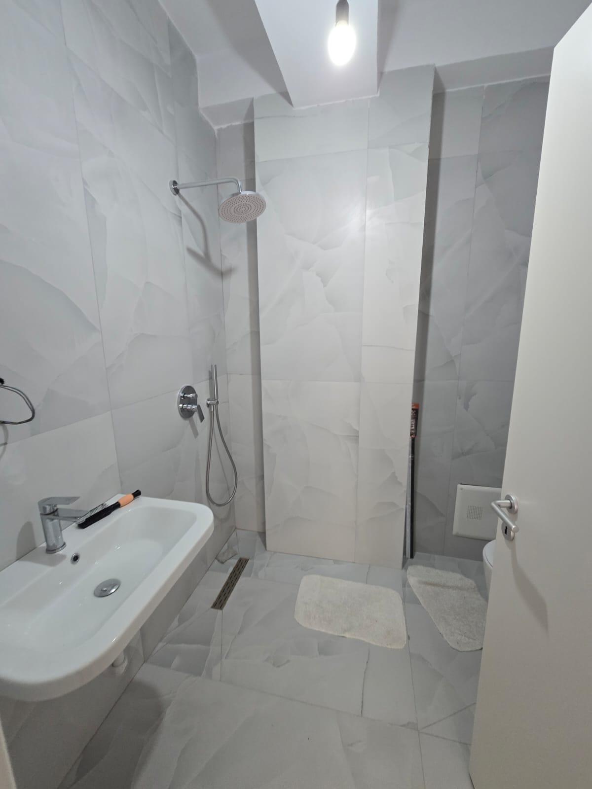 Shitet apartament 2+1 ne Ali Dem.