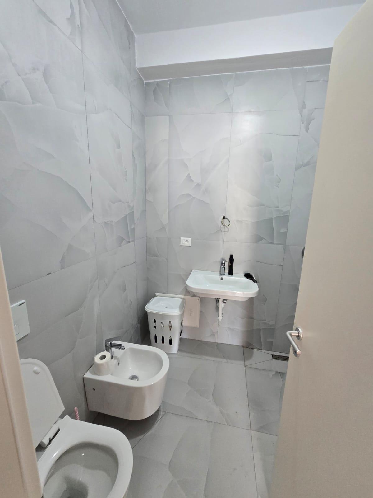 Shitet apartament 2+1 ne Ali Dem.