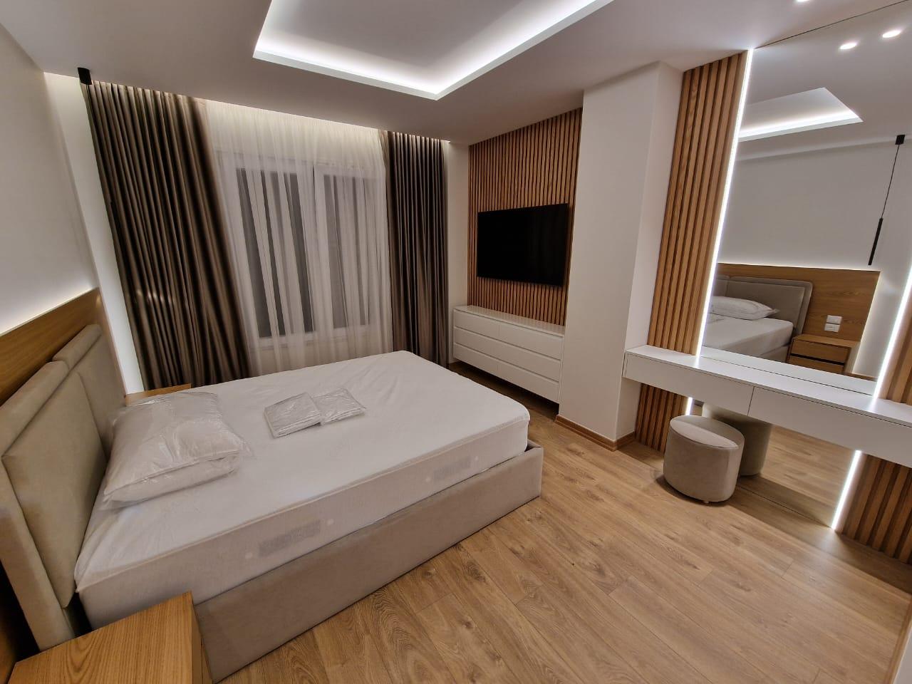 Jepet me qera apartament 2+1 tek Kopshti Botanik.