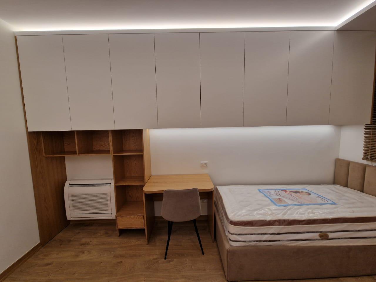 Jepet me qera apartament 2+1 tek Kopshti Botanik.