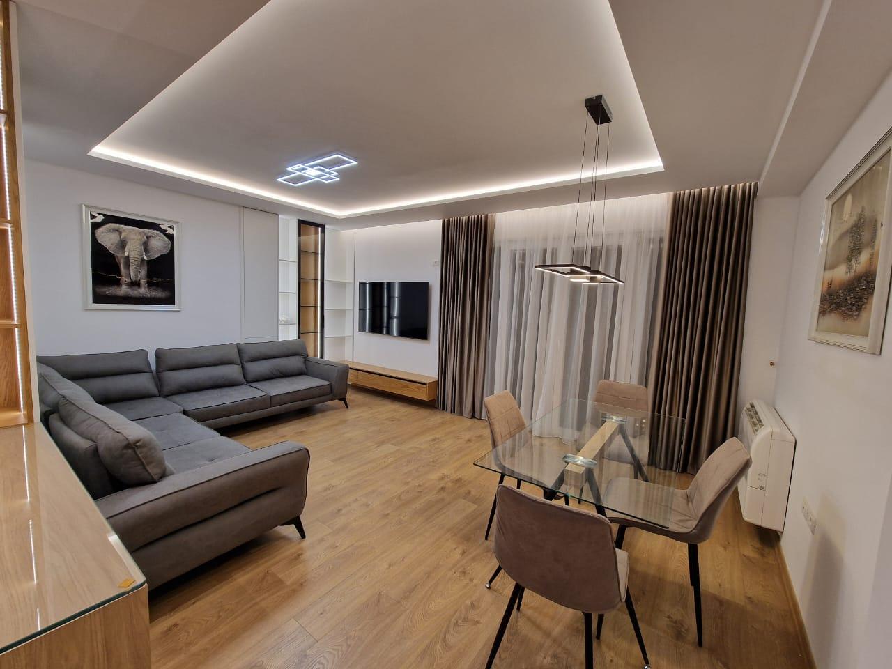 Jepet me qera apartament 2+1 tek Kopshti Botanik.