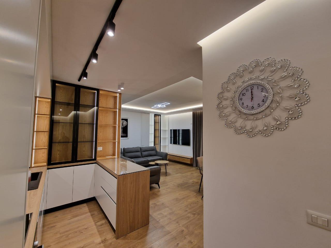 Jepet me qera apartament 2+1 tek Kopshti Botanik.