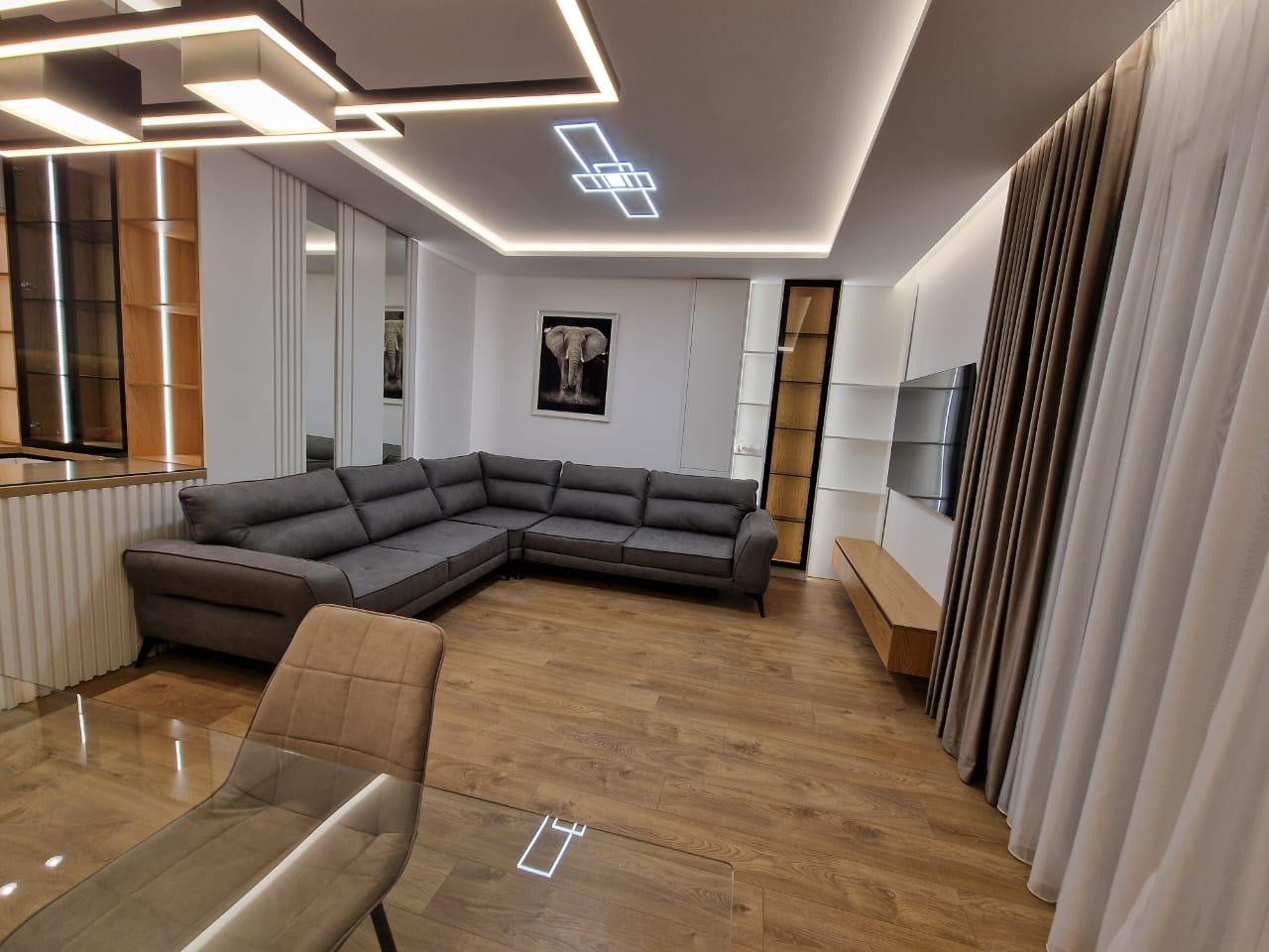 Jepet me qera apartament 2+1 tek Kopshti Botanik.