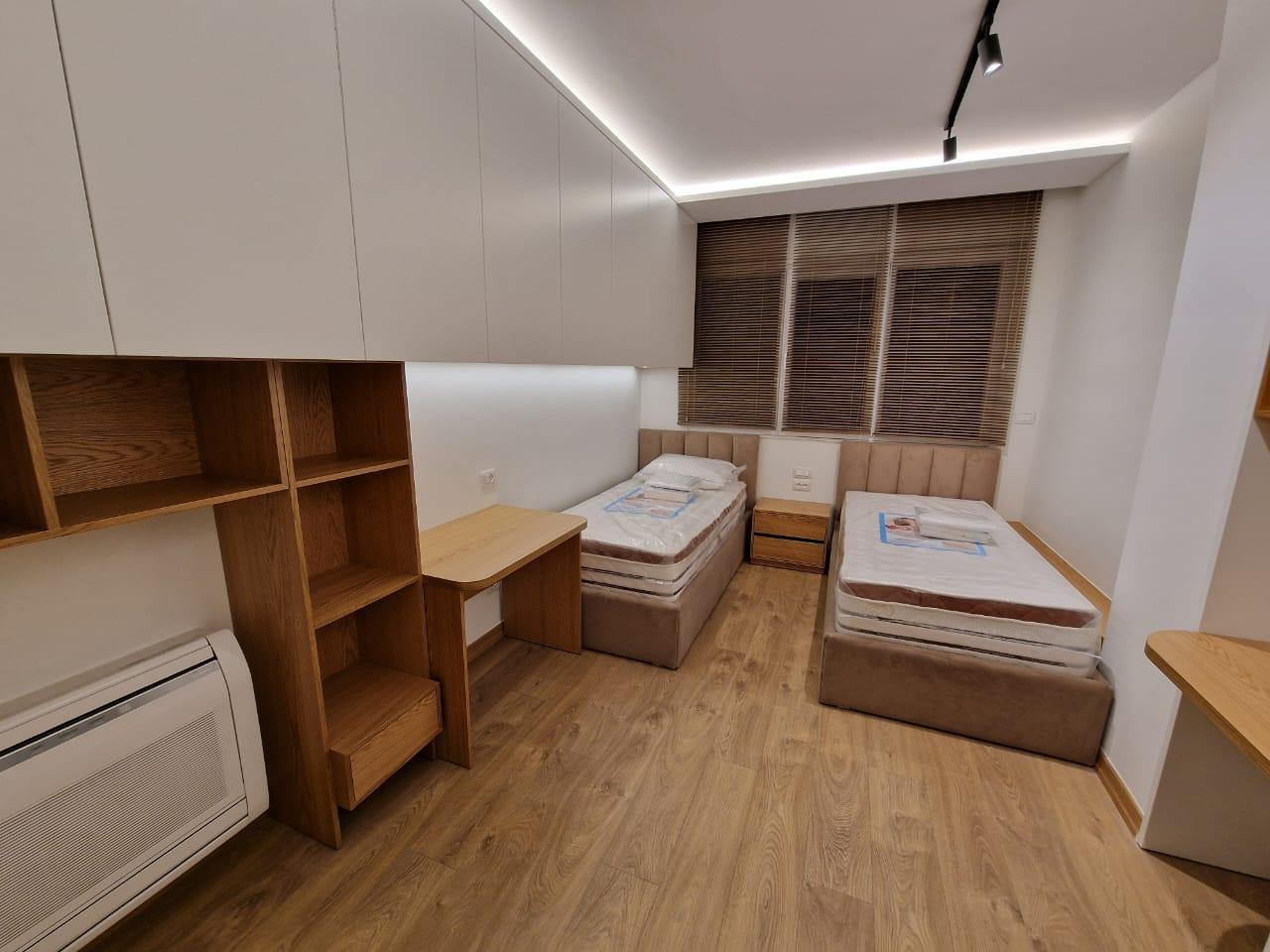 Jepet me qera apartament 2+1 tek Kopshti Botanik.