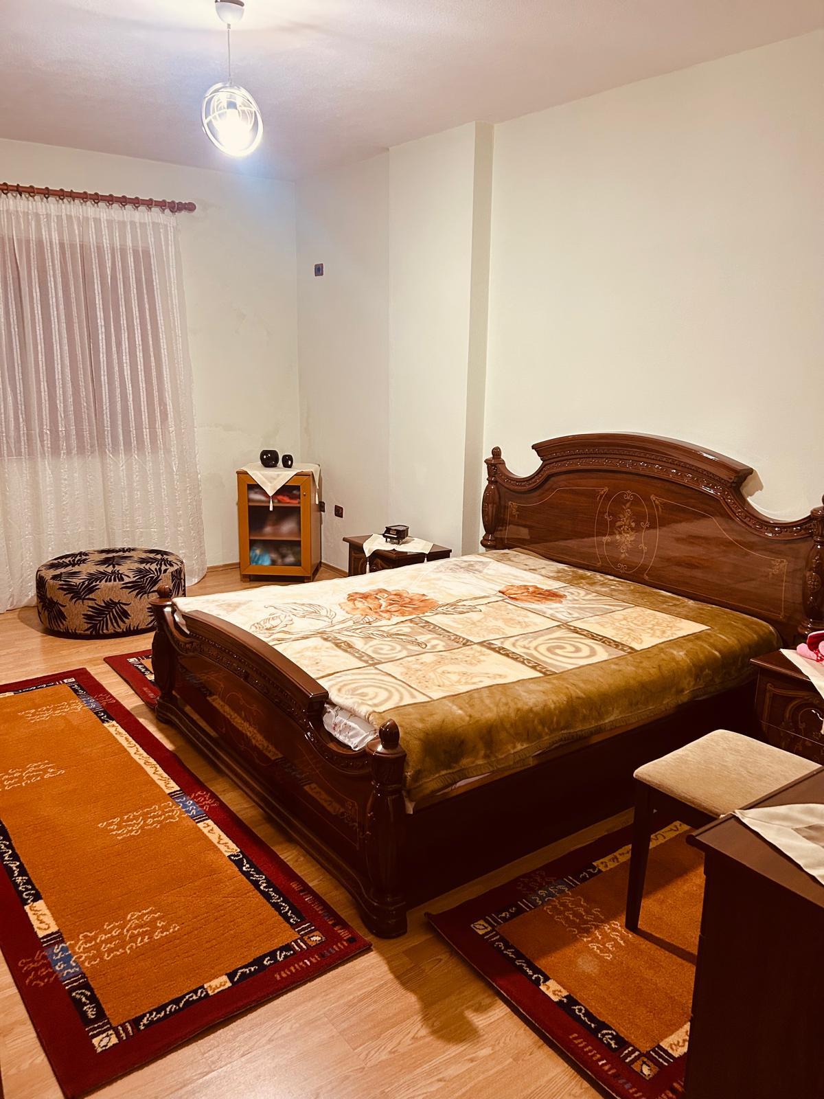 Jepet me qera apartament 2+1 tek Rruga Jordan Misja.