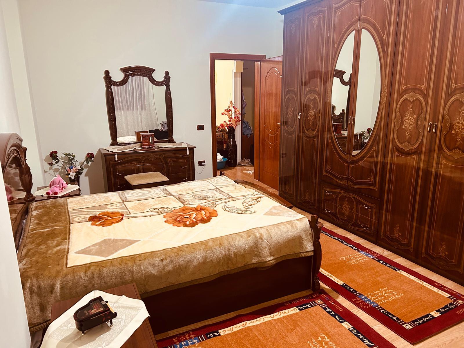 Jepet me qera apartament 2+1 tek Rruga Jordan Misja.