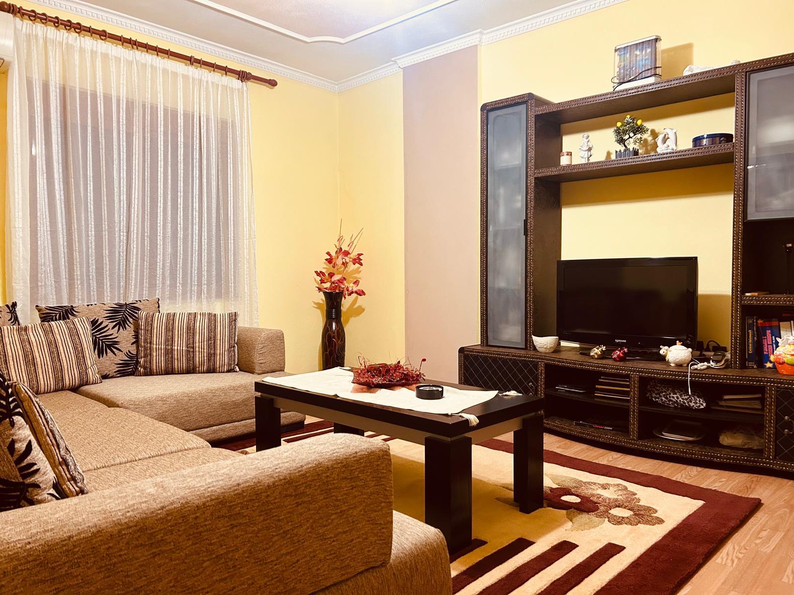 Jepet me qera apartament 2+1 tek Rruga Jordan Misja.