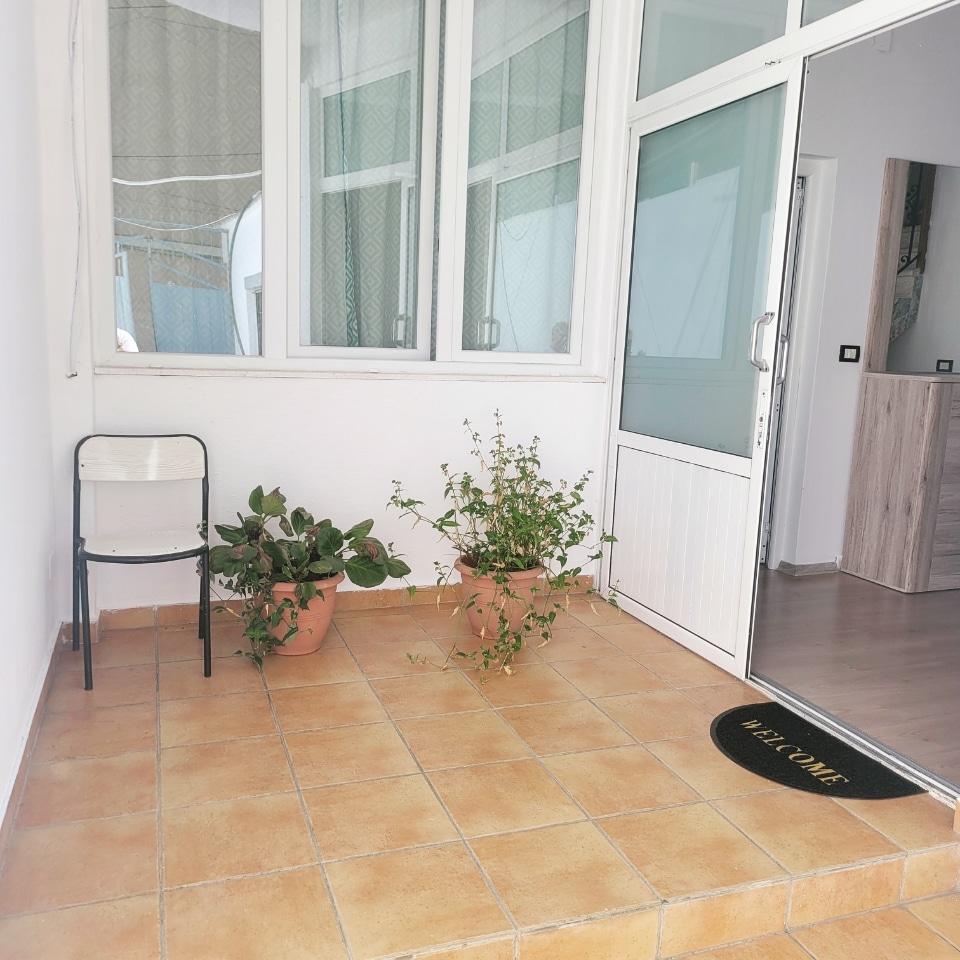 Jepet me qera apartament 1+1 ne Ali Dem.