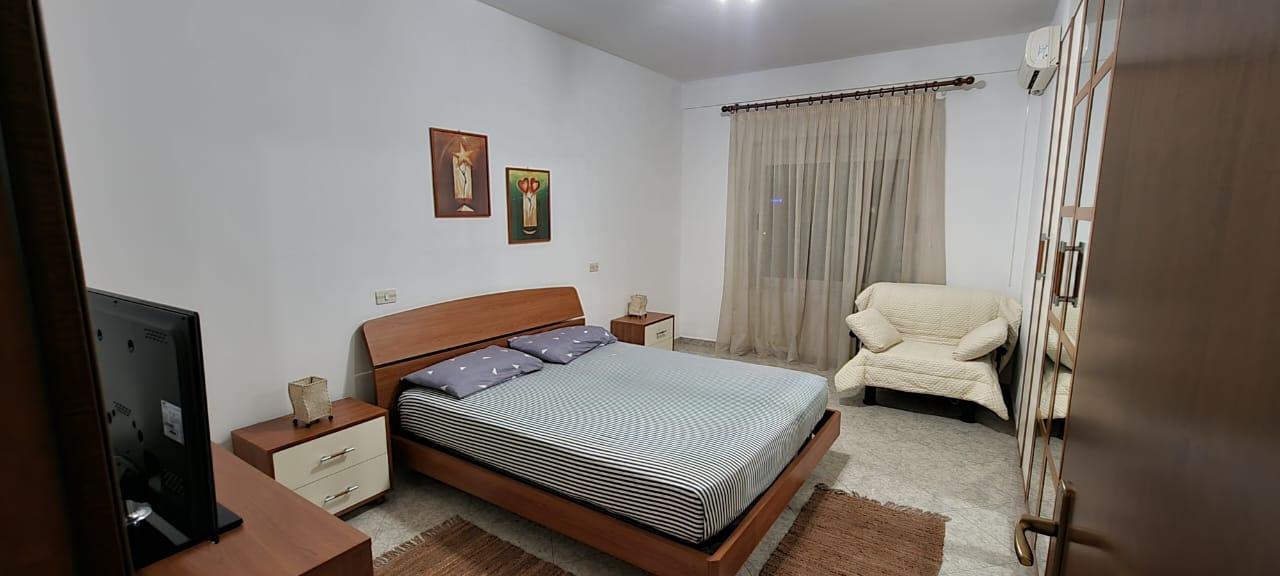 Jepet me qera apartament 1+1 tek Pazari i Ri