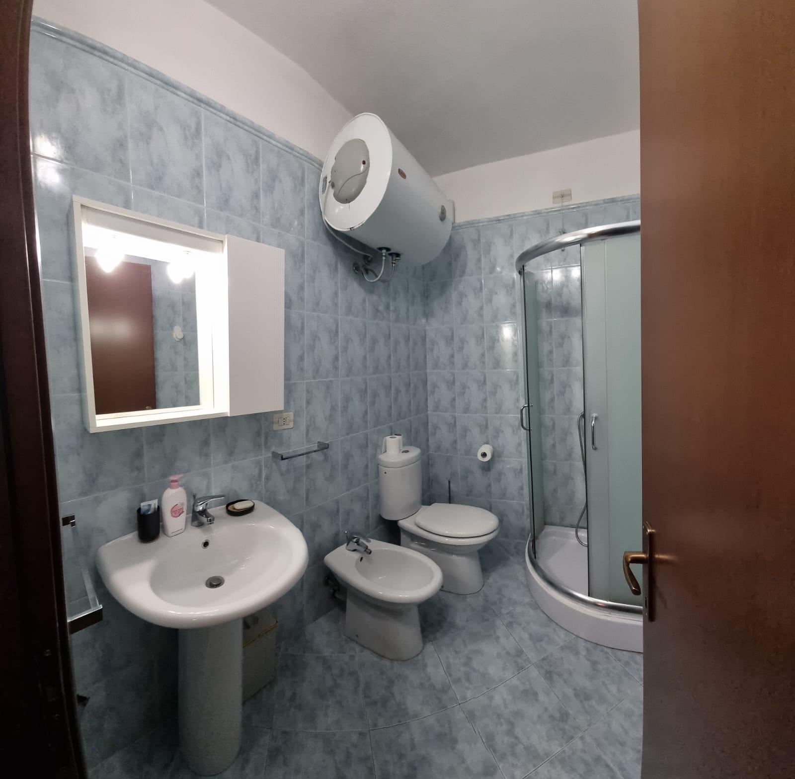 Jepet me qera apartament 1+1 tek Pazari i Ri