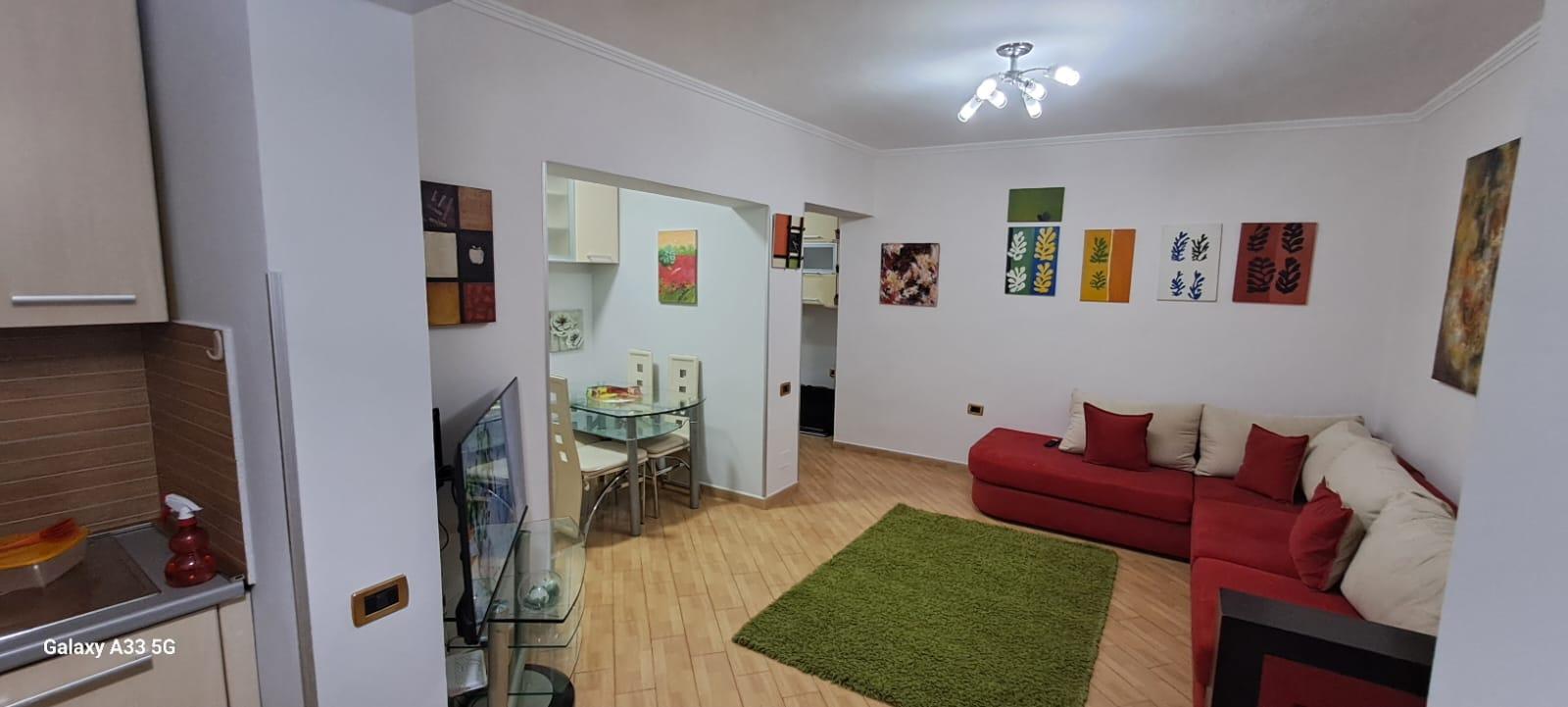 Jepet me qira apartament 1+1 ne qender