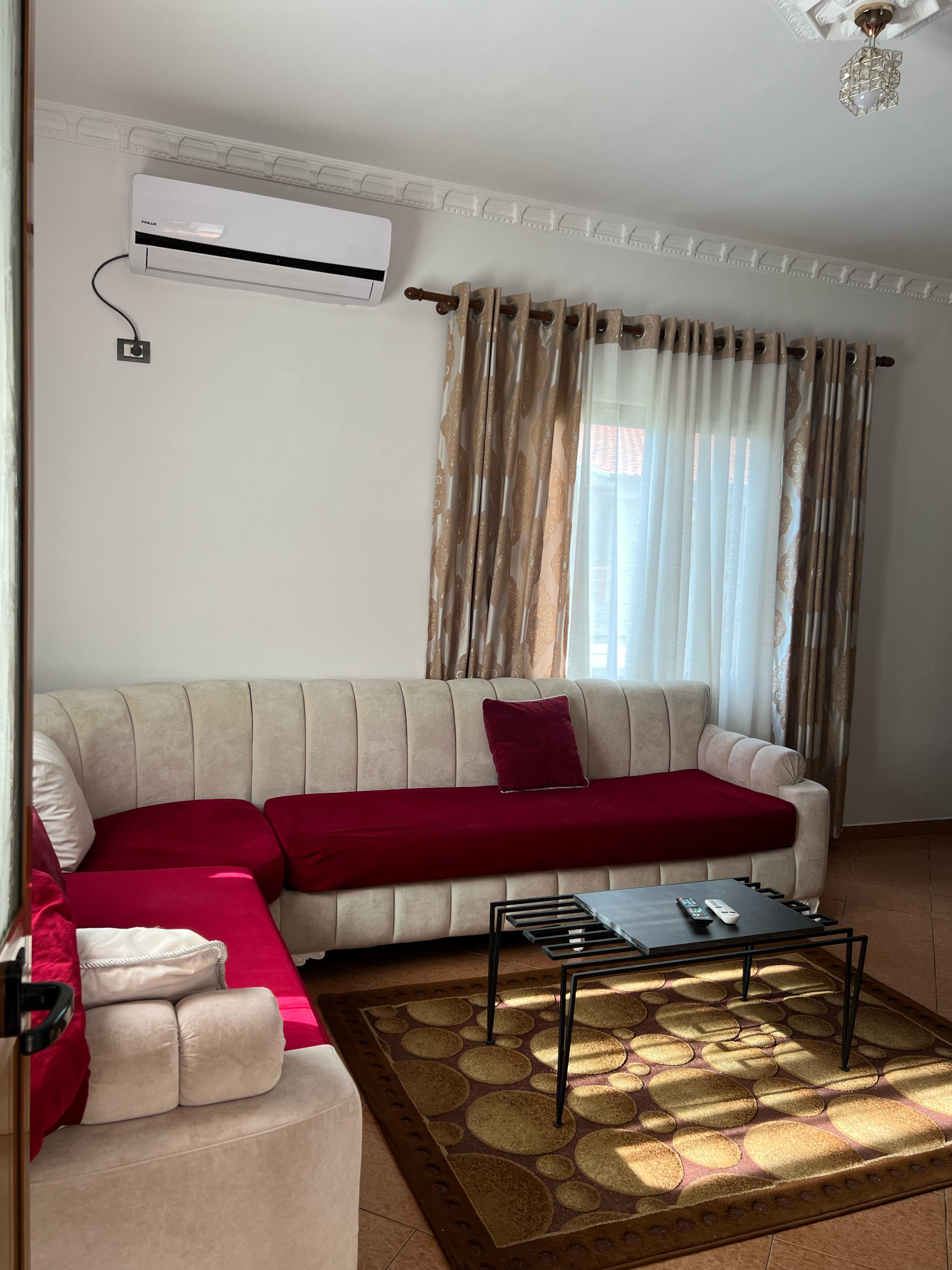 Jepet me qera apartament 2+1+Parkim tek Siri Kodra.
