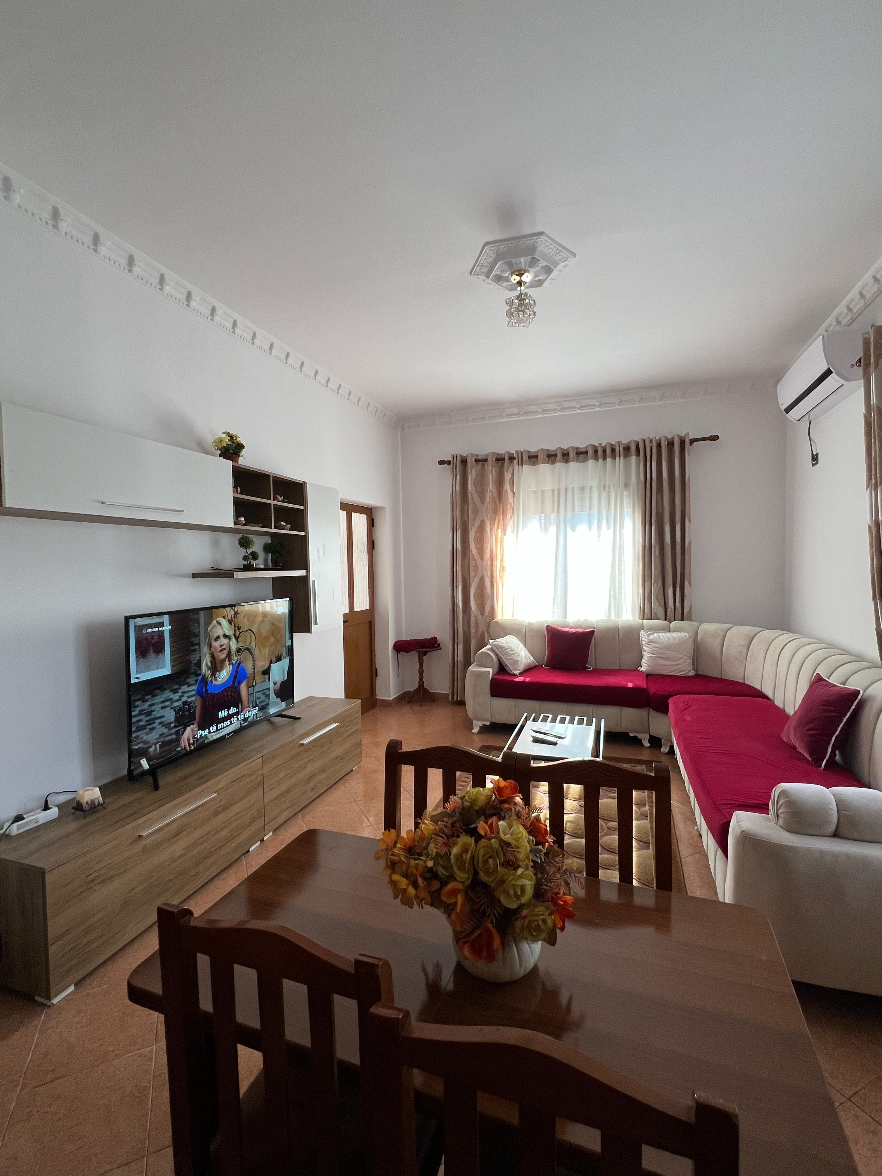 Jepet me qera apartament 2+1+Parkim tek Siri Kodra.