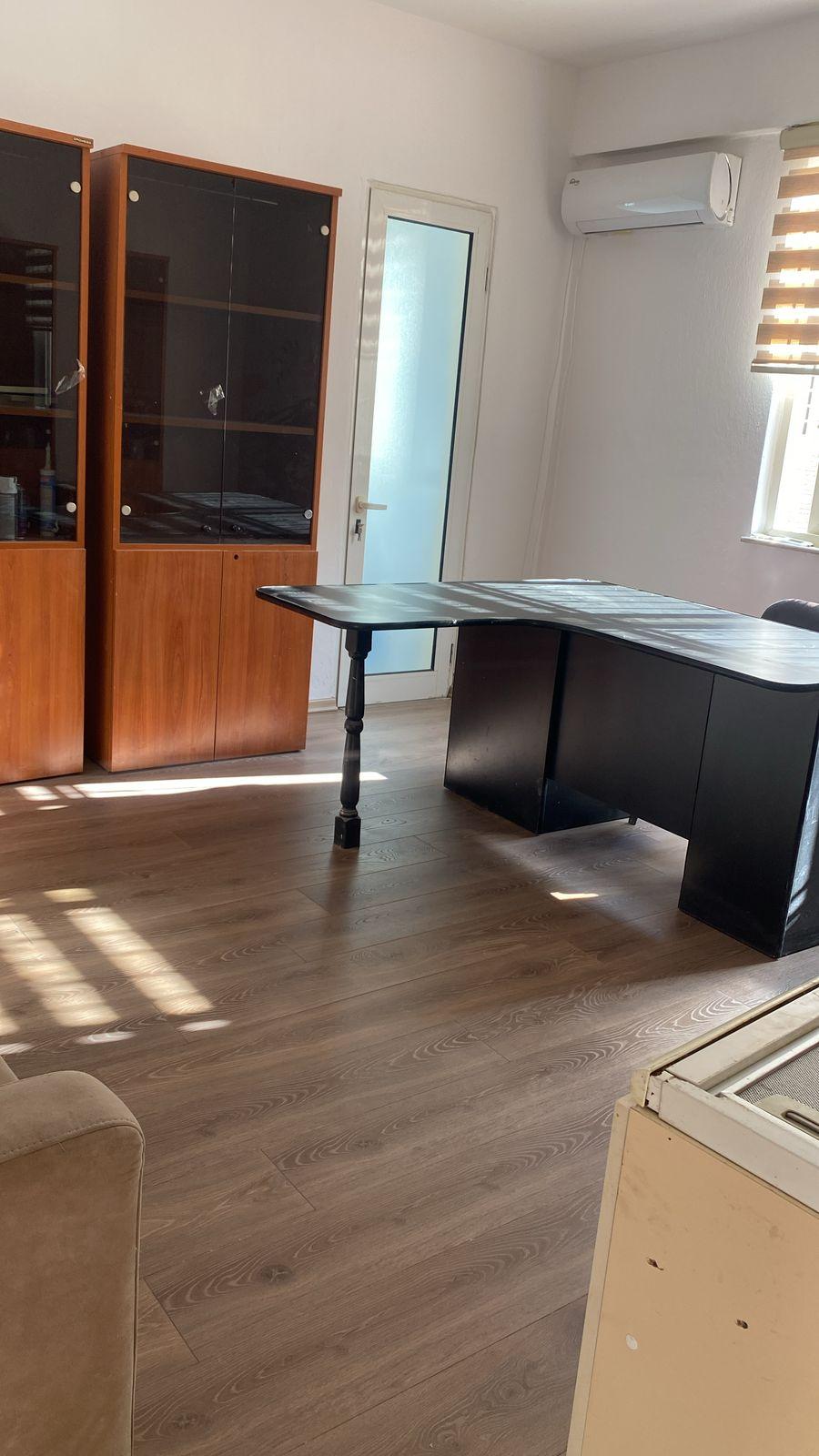 Jepet me qera ambient zyre - tek stacioni trenit!