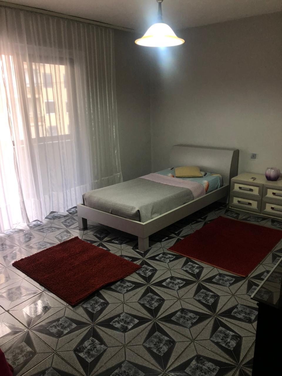 Apartament me qira tek 21 Dhjetori