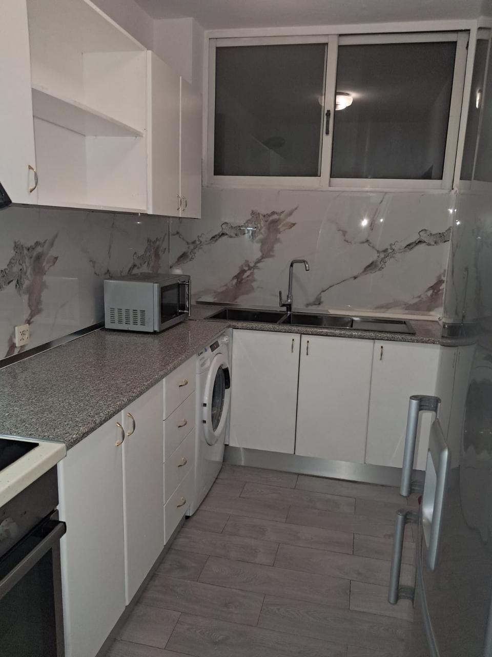 Jepet me qera apartament 2+1 te Ali Demi