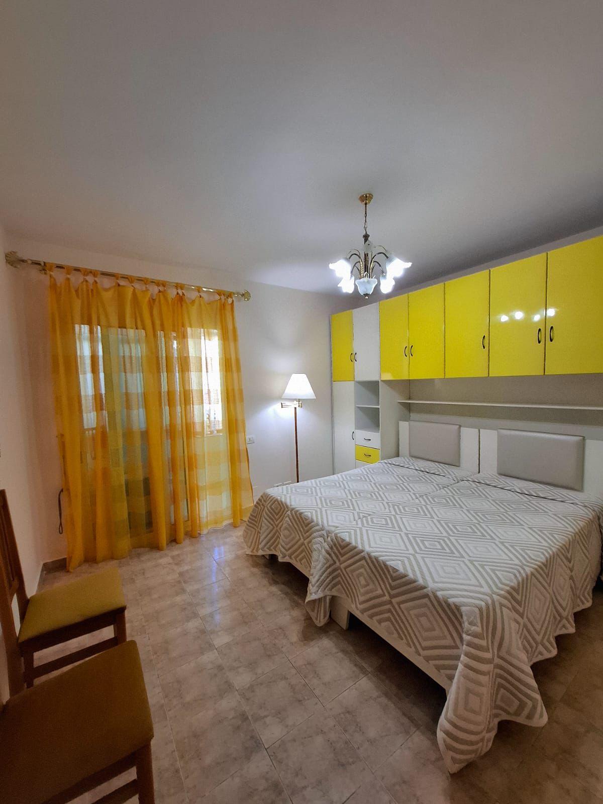 Jepet me Qera apartament 1+1 tek Komuna e Parisit