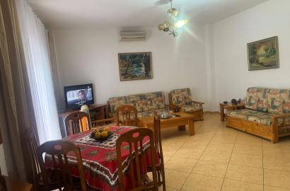 Jepet me qera apartament tek Komuna Parisit 1+1